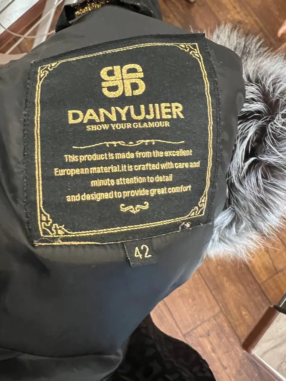 Женский пуховик с мехом - Верхняя одежда (Одежда) в Саратов