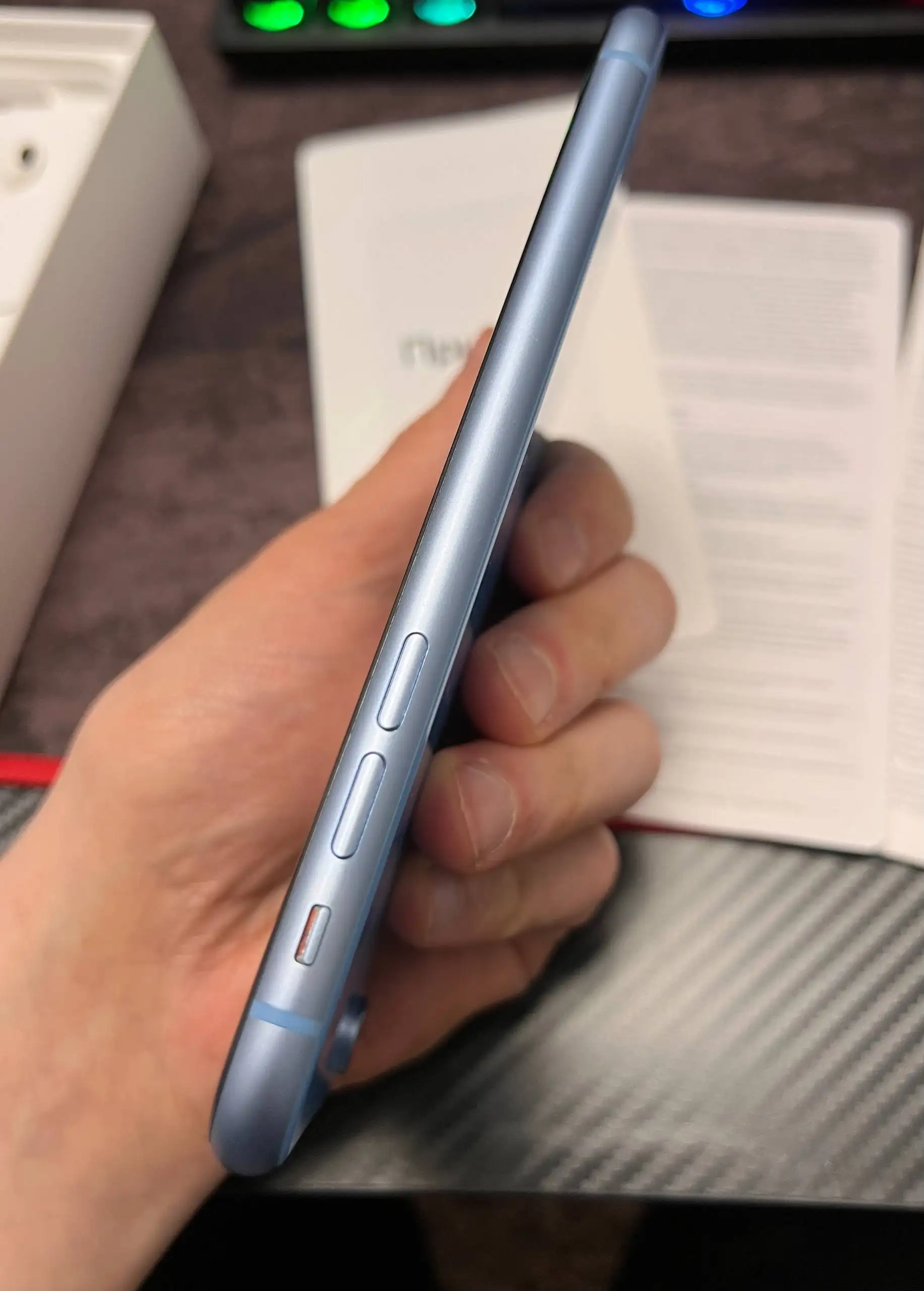 Смартфон в идеальном состоянии с полной комплектацией - Смартфоны (Электроника) в Саратов