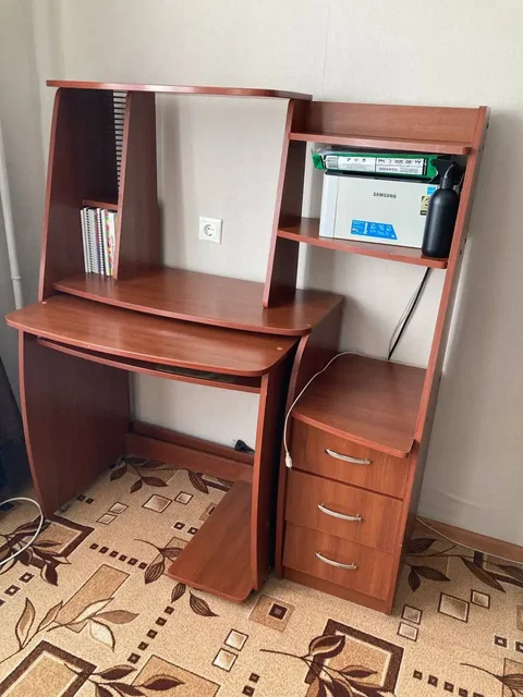 Продается компьютерный стол - Мебель в Саратов