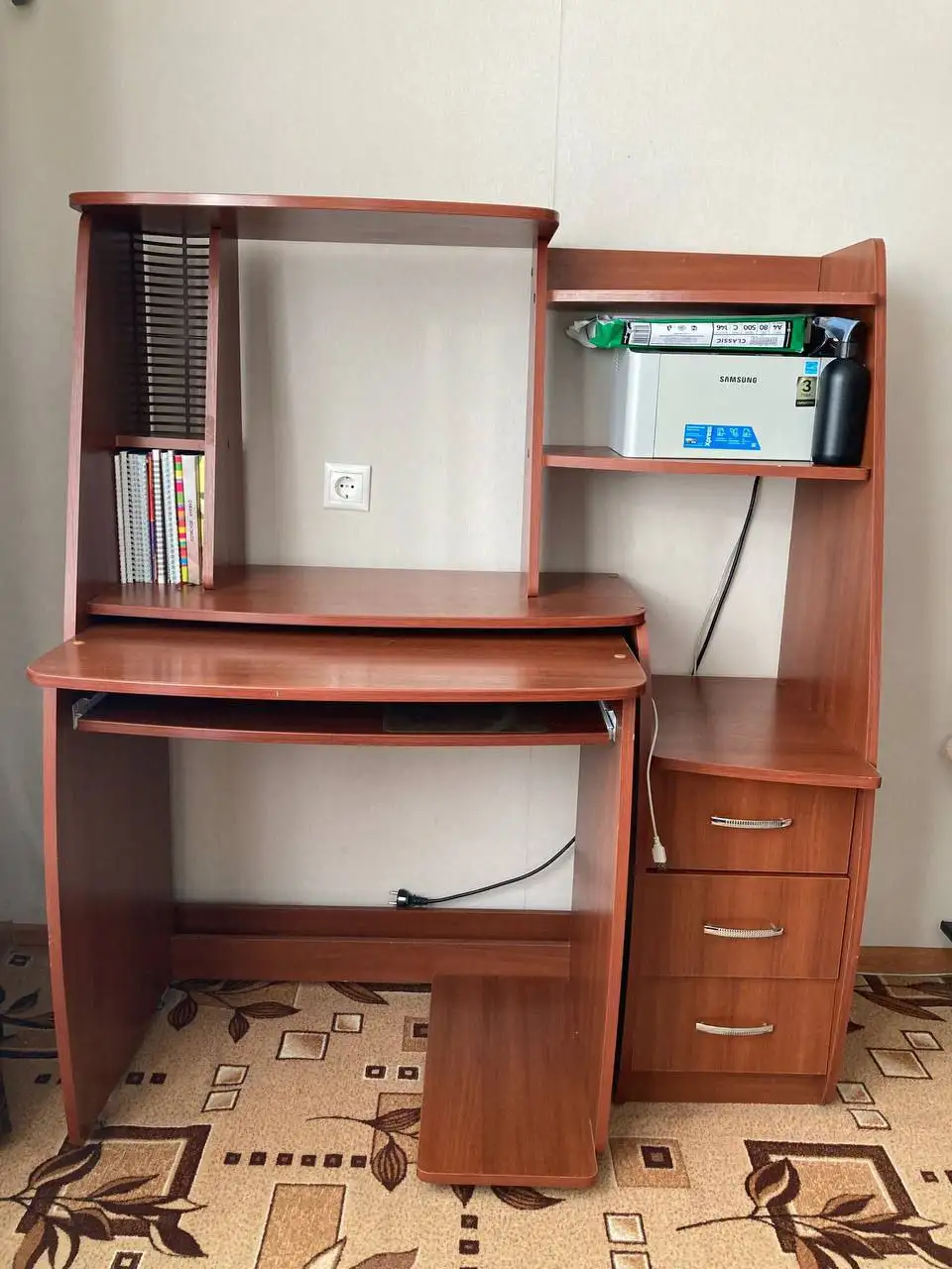 Продается компьютерный стол - Мебель (Барахолка) в Саратов