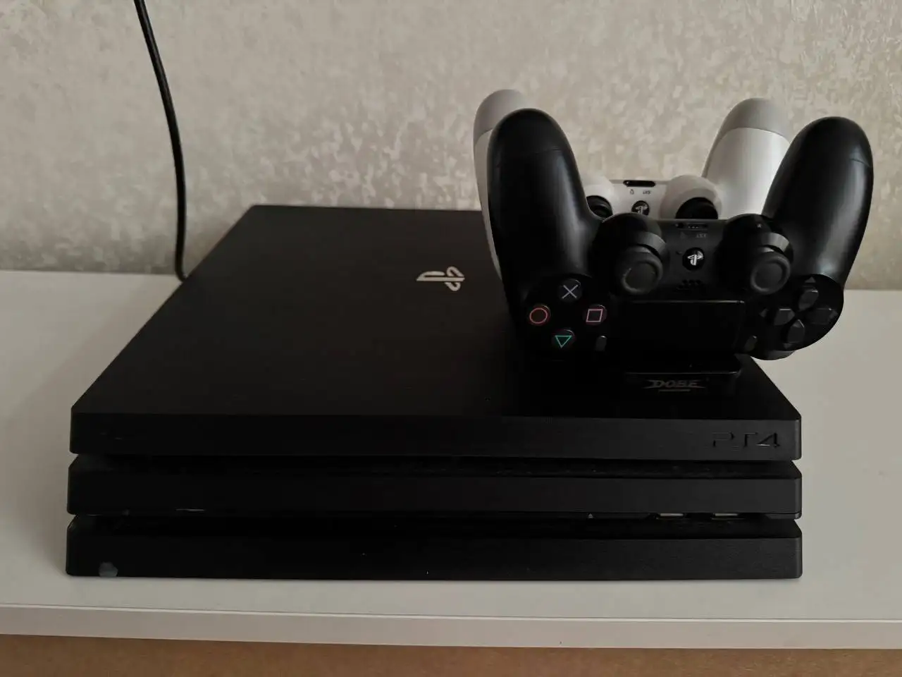 Продам PS4 Pro 1 TB с дисками и PS Plus - Игровые приставки (Электроника) в Саратов