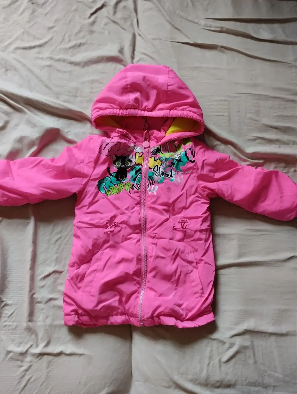 Продам детскую куртку, размер 86-92 на девочку - Детская одежда (Одежда) в Саратов