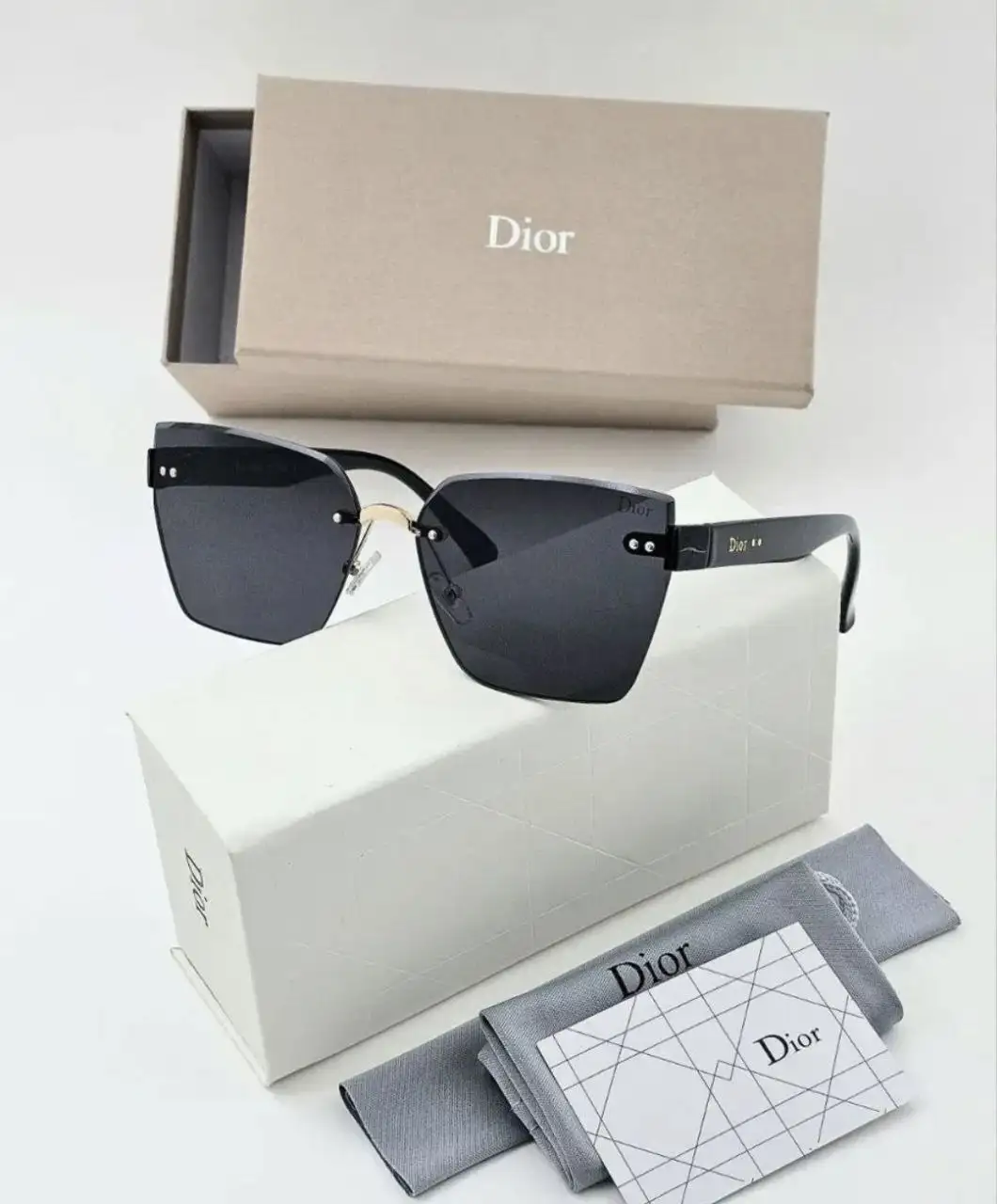 Новые солнечные очки в коробке - Аксессуары (Барахолка) в Юбилейный