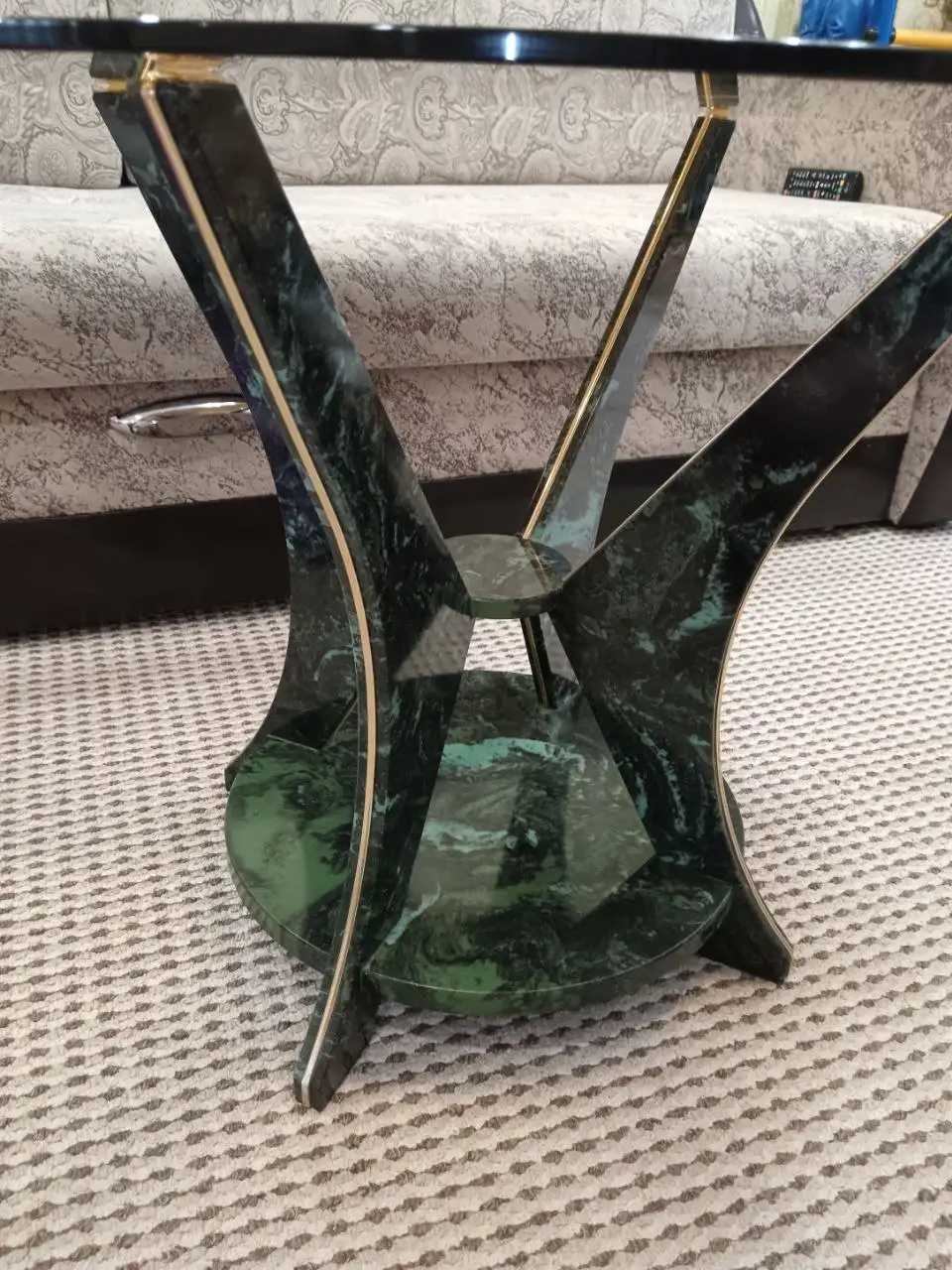 Журнальный столик из стекла и искусственного камня - Мебель (Для дома и дачи) в Иволгино