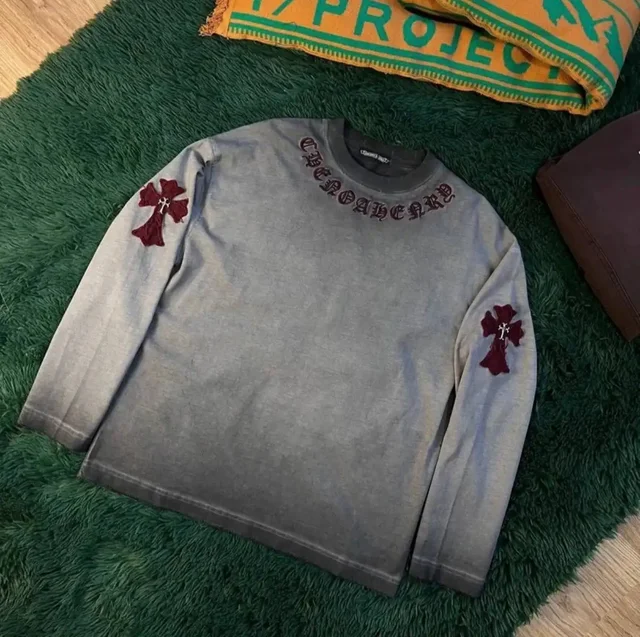 Хлопковая футболка оверсайз серого цвета с вышивкой - Куртки в Саратов