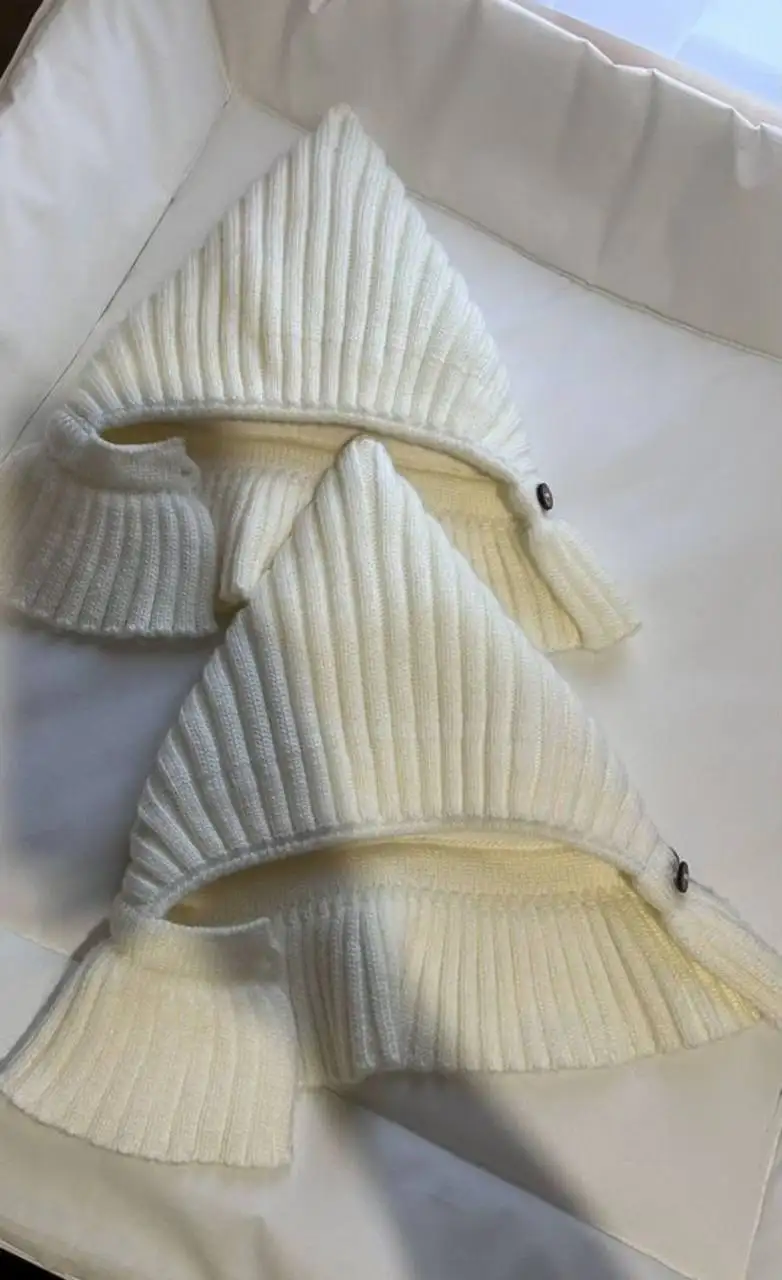 Новые шапки и комбинезон 56 размер - Одежда в Саратов