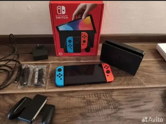 Продаётся игровая приставка Nintendo Switch OLED - Игровые приставки в Саратов