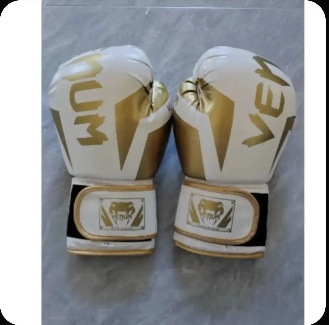 Боксерские перчатки и кроссовки - Спорттовары (Барахолка) в Саратов