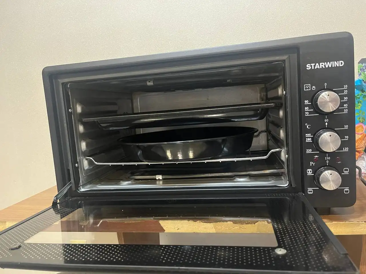 Продам мини духовку электрическую 42л - Кухонная техника (Для дома и дачи) в Саратов