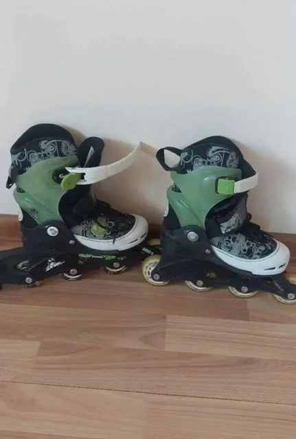 Детские ролики б/у размер 30-33 - Автошины в Саратов