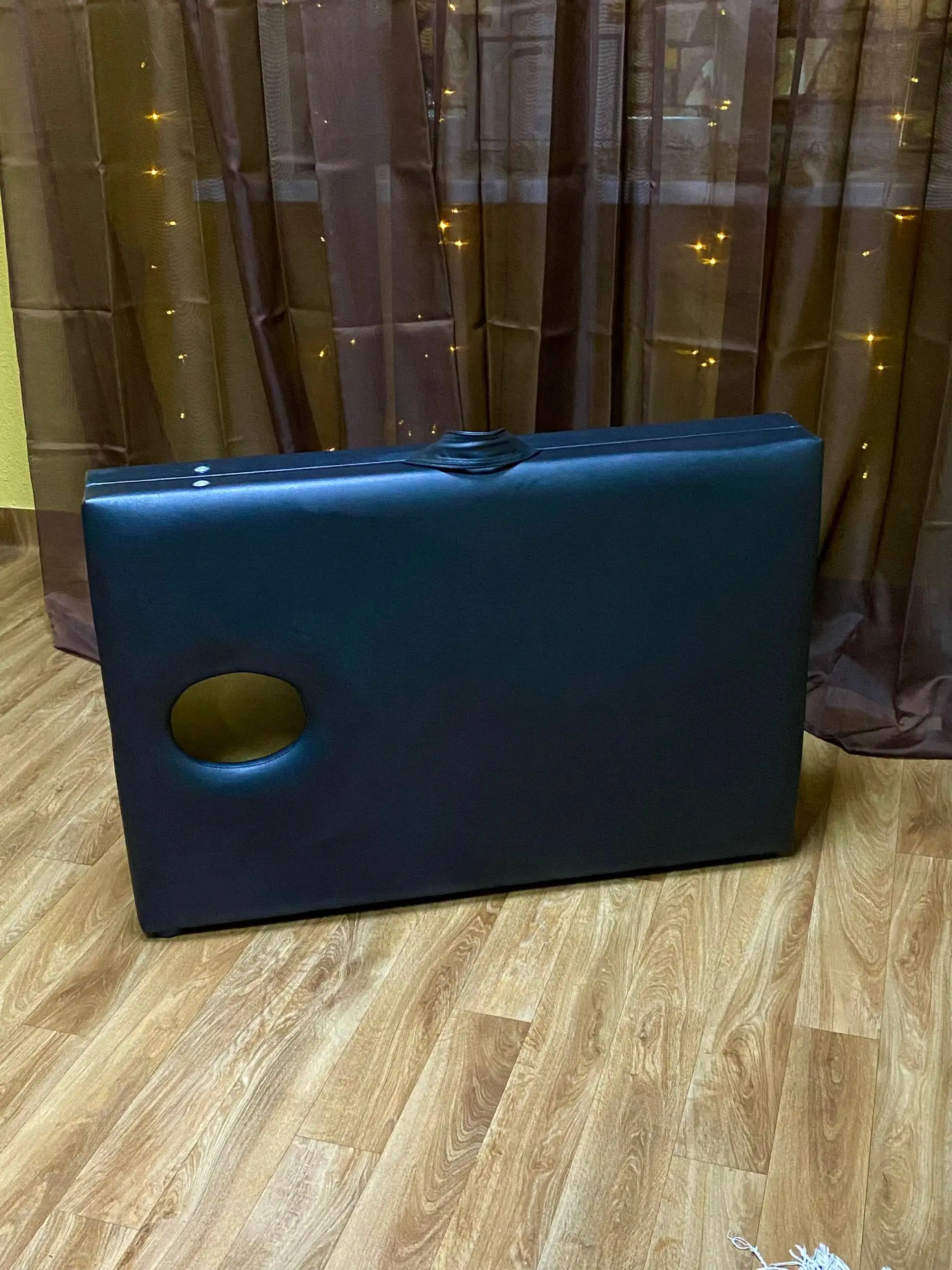 Продам кушетку с вырезом для лица - Барахолка в Саратов