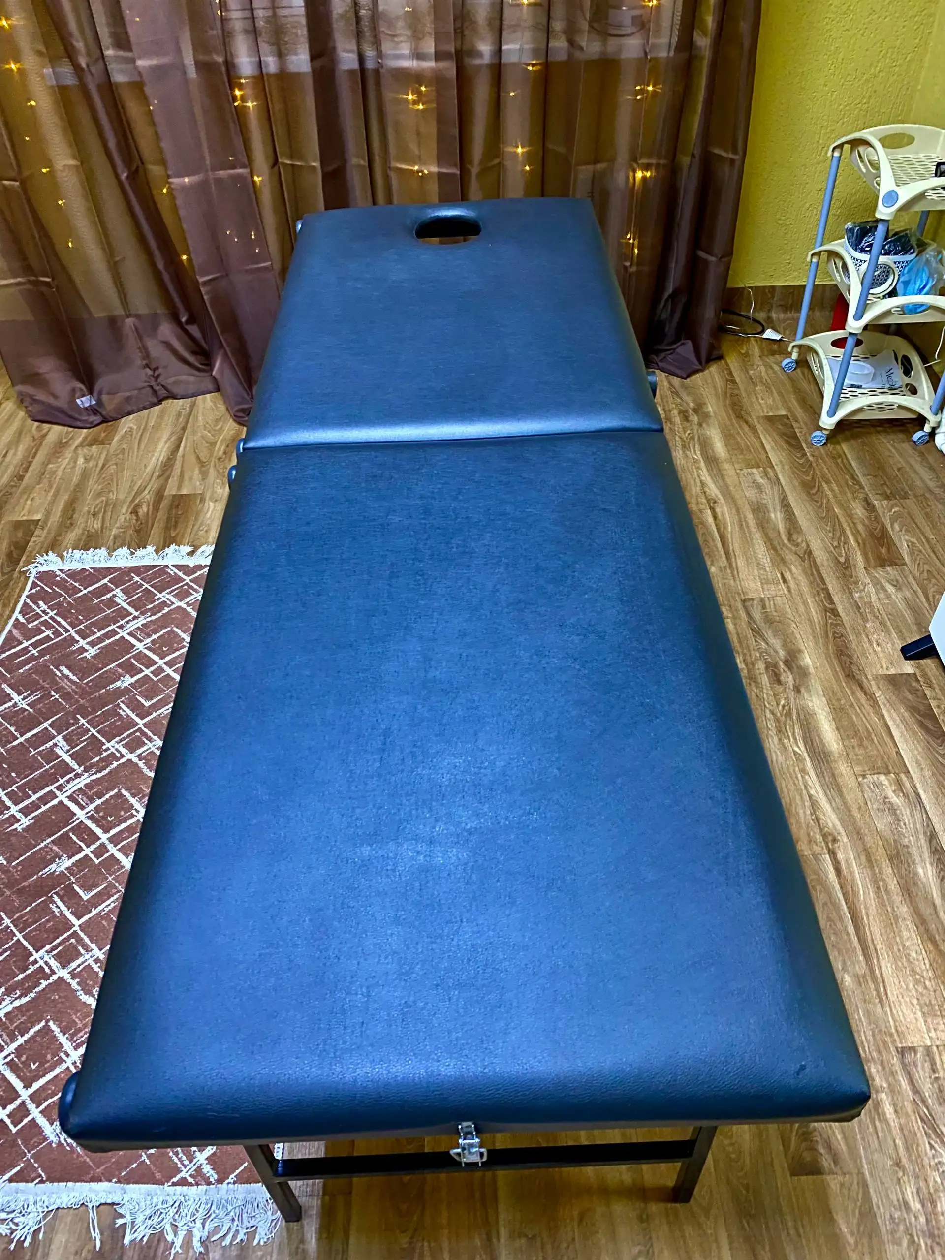 Продам кушетку с вырезом для лица - Барахолка в Саратов