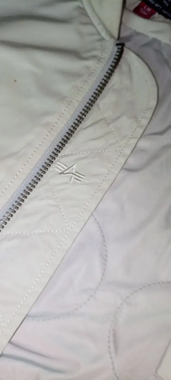 Продам бомбер альфа оригинал - Верхняя одежда (Одежда) в Саратов