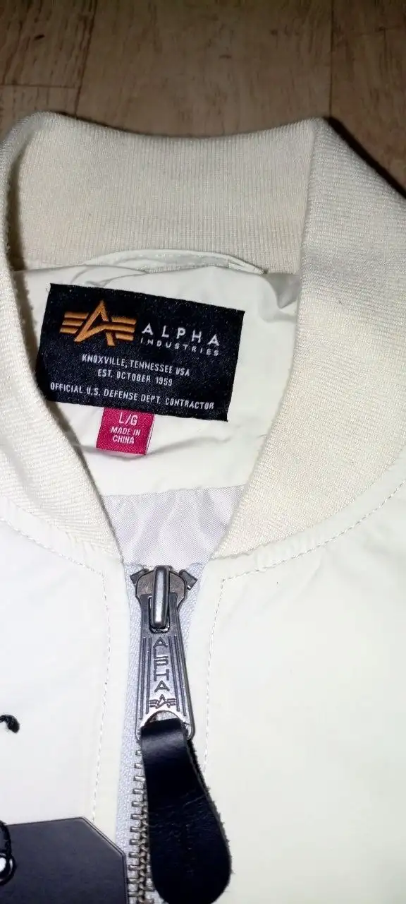 Продам бомбер альфа оригинал - Верхняя одежда (Одежда) в Саратов