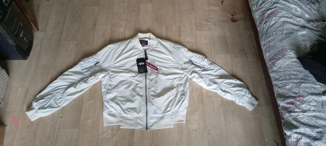 Продам бомбер альфа оригинал - Верхняя одежда (Одежда) в Саратов