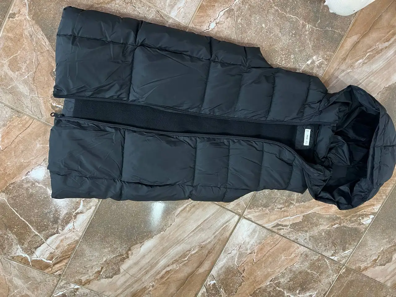 Утепленный жилет Mango Kids черный размер 152 - Детская одежда (Одежда) в Саратов