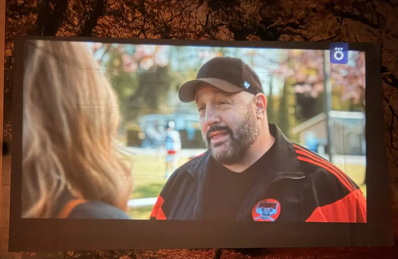 Продажа проектора с полотном и комплектующими - Проекторы и аксессуары (Электроника) в Саратов