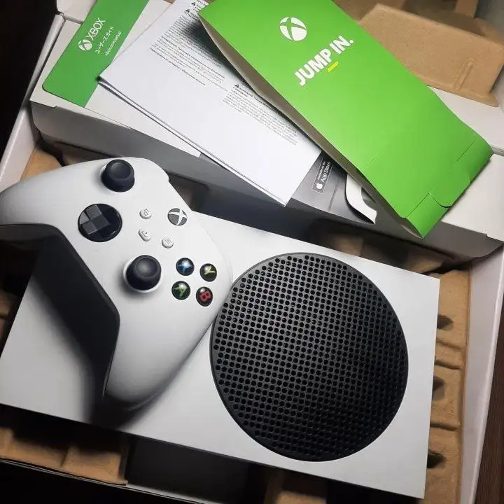 Игровая приставка Xbox Series S 512 ГБ в отличном состоянии - Игровые приставки (Электроника) в Саратов