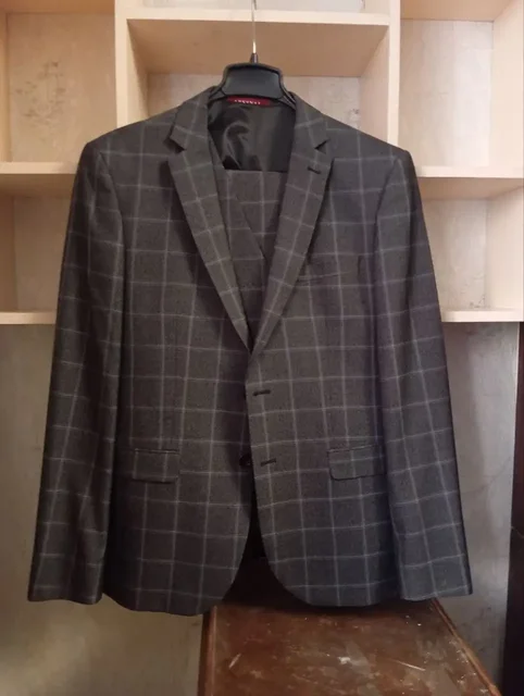 Продам два мужских костюма размер 46-48 - Костюмы в Саратов