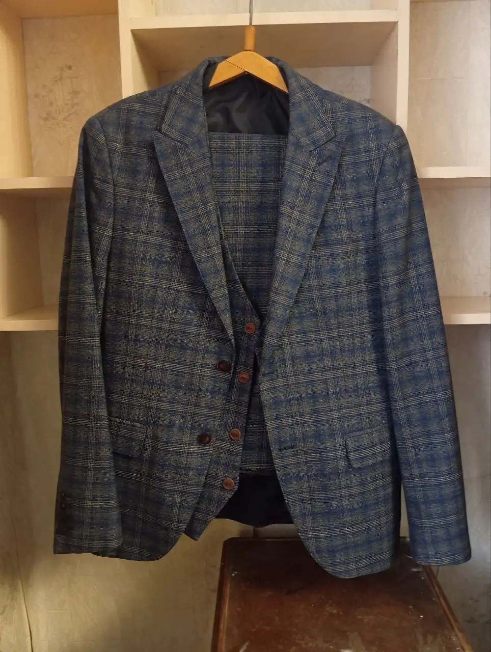 Продам два мужских костюма размер 46-48 - Костюмы (Одежда) в Саратов