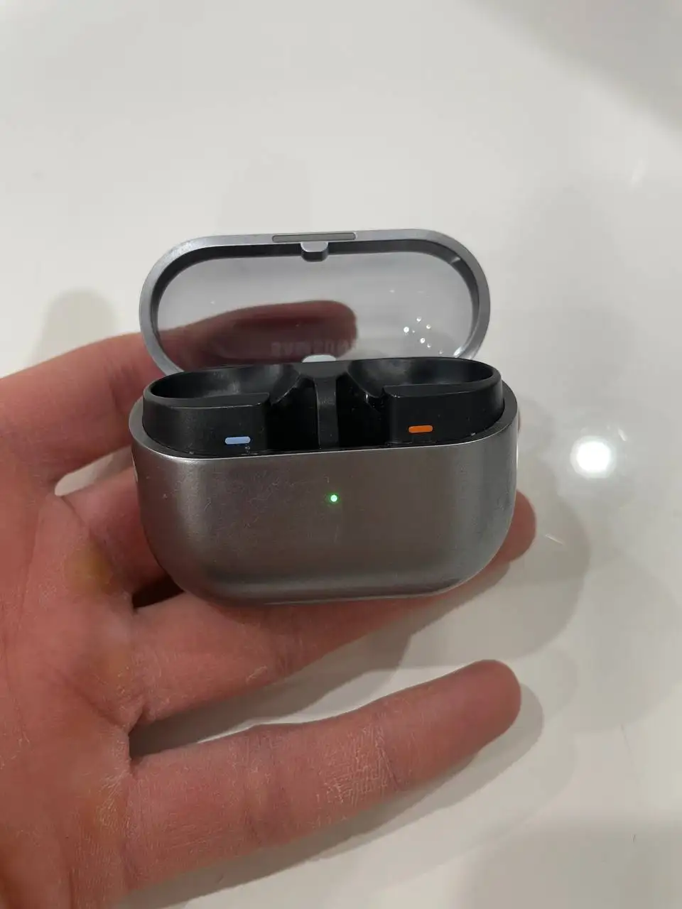 Кейс от наушников - Барахолка в Юбилейный — Саратов