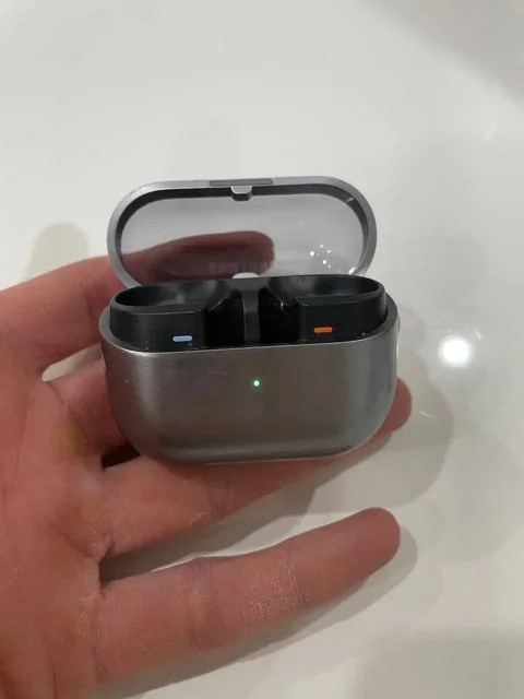 Кейс от наушников - Барахолка в Юбилейный — Саратов