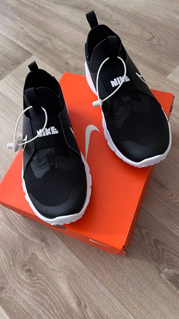 Кроссовки Nike новые 35,5 размера - Обувь (Одежда) в Саратов