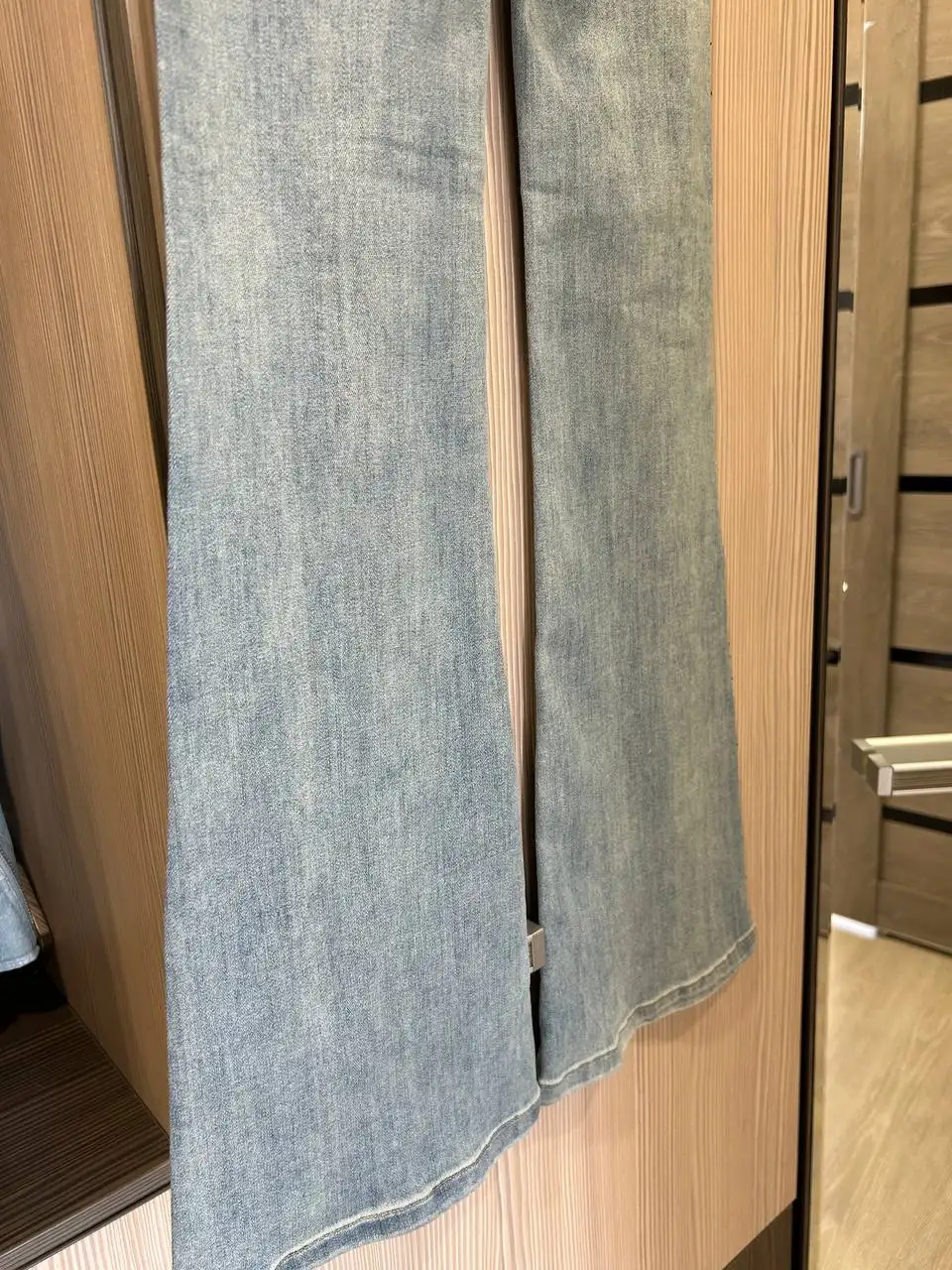 Джинсы клеш 40 (XS) - Одежда в Саратов
