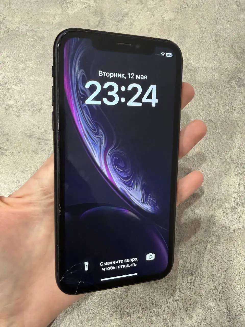 iPhone XR 64GB с трещиной на экране - Смартфоны и гаджеты (Электроника) в Саратов