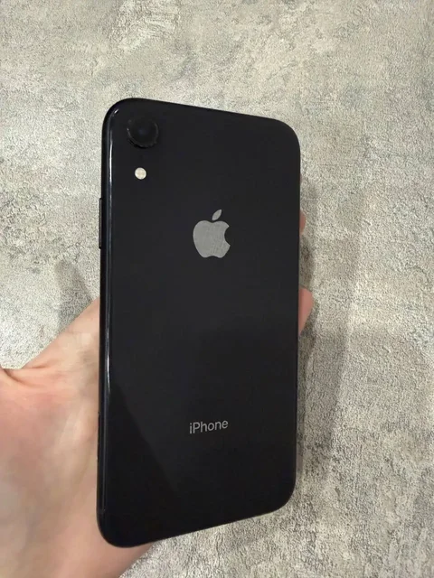 Продам iPhone XR 64GB с трещиной экрана - Игровые консоли в Саратов