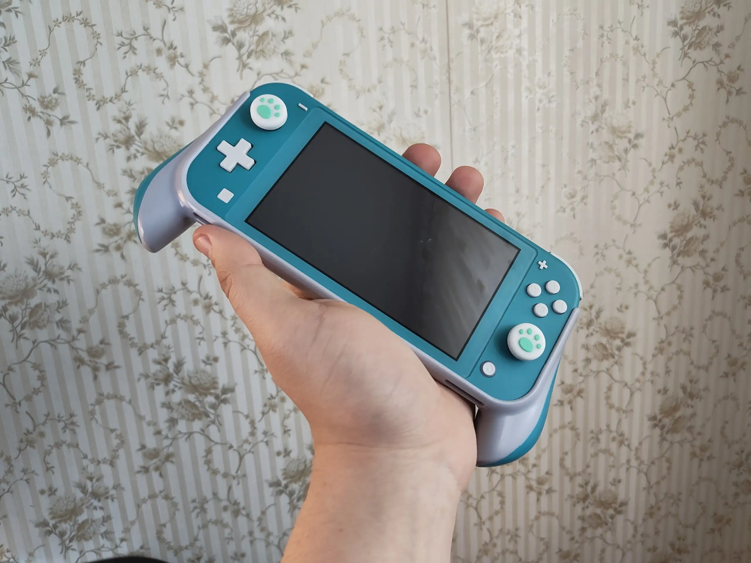 Продаю Nintendo Switch Lite - Игровые приставки (Электроника) в Саратов