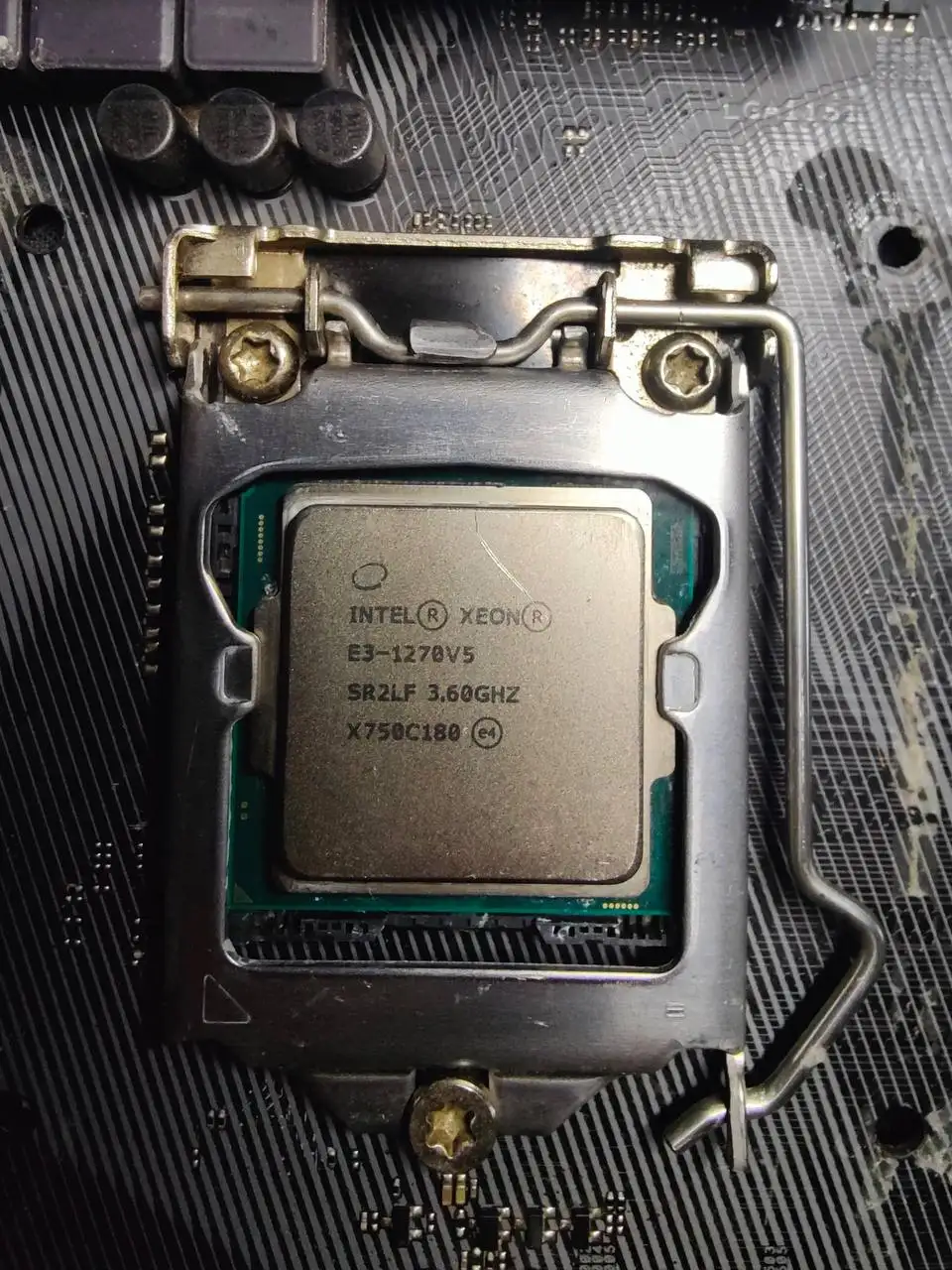 Intel Xeon E3-1270 v5 в хорошем состоянии - Комплектующие (Электроника) в Саратов
