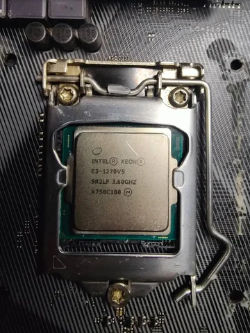 Intel Xeon E3-1270 v5 в хорошем состоянии - Игровые консоли в Саратов