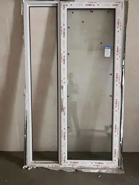 Продам балконный блок с дверью - Новогодние товары в Саратов