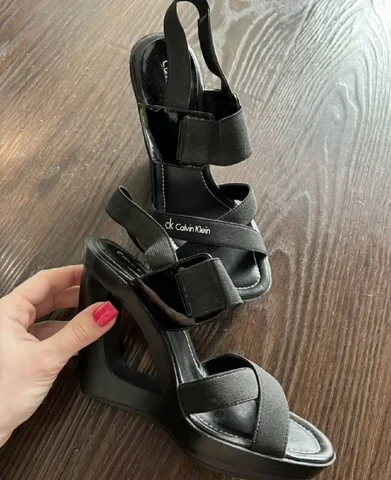 Босоножки Calvin Klein 36р - Свадебные платья в Саратов