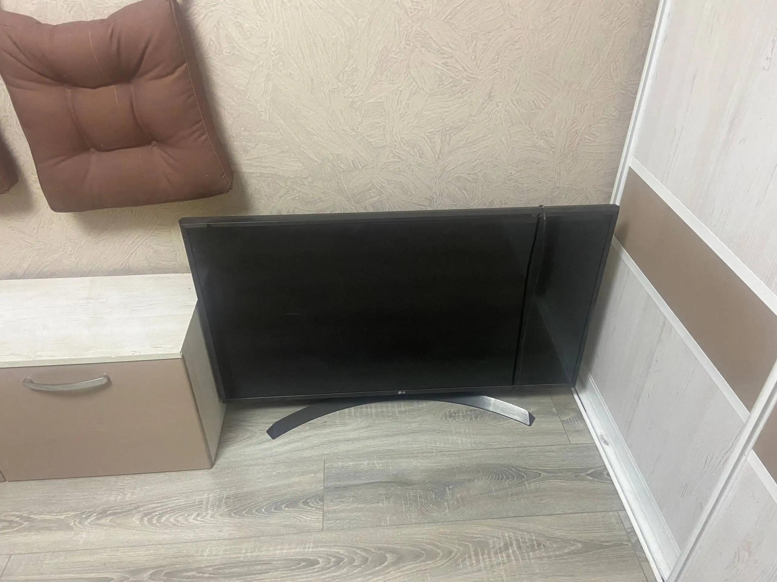 Телевизор LG с убитой матрицей - Телевизоры (Электроника) в Саратов