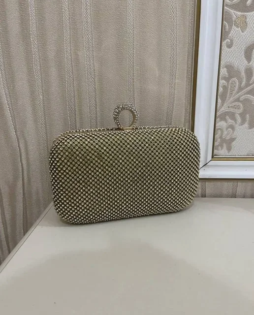 Продам клатч - Платья в Саратов