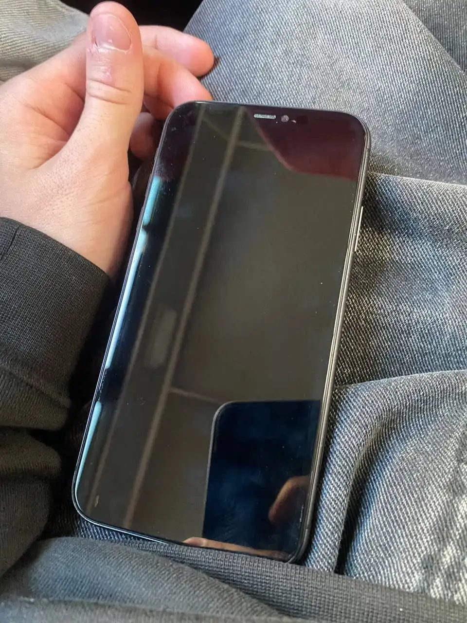 iPhone 11 с полосами на экране - Смартфоны (Электроника) в Саратов