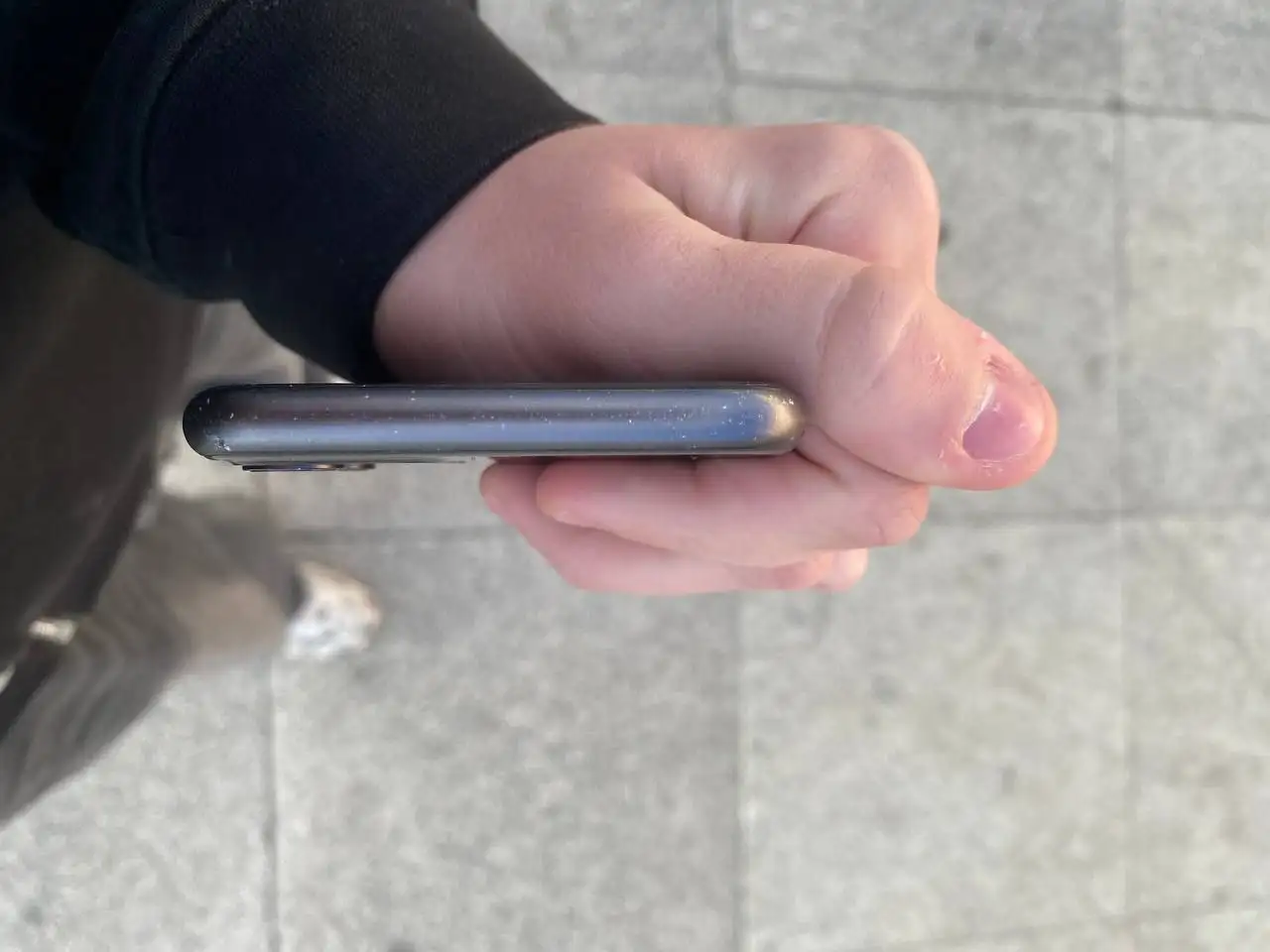 iPhone 11 с полосами на экране - Смартфоны (Электроника) в Саратов