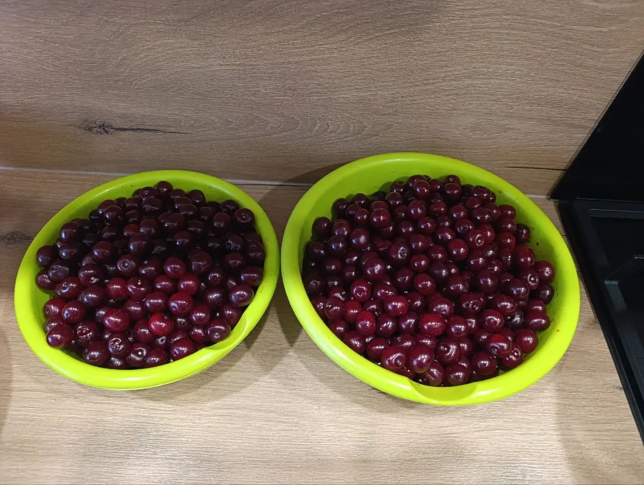 Продам свежую вишню - Продукты питания (Для дома и дачи) в Саратов