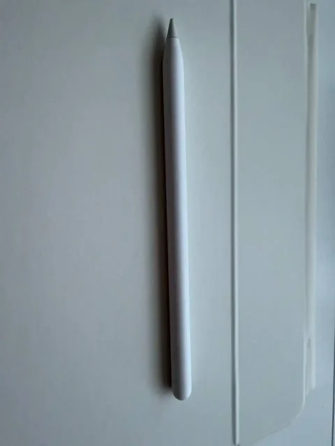 Продаются iPhone 14 Pro Max, iPad Air, чехол-клавиатура и Apple Pencil - Наушники в Саратов