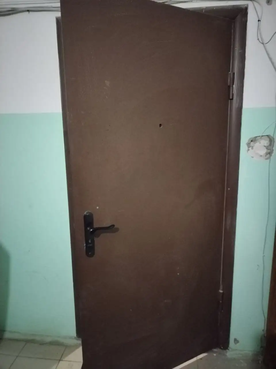 Продам дверь от застройщика - Двери (Для дома и дачи) в Саратов