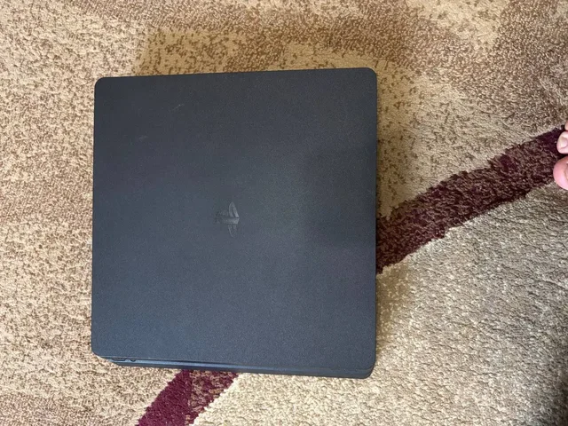 Продам PlayStation 4 Slim с двумя геймпадами - Аудиотехника в Саратов