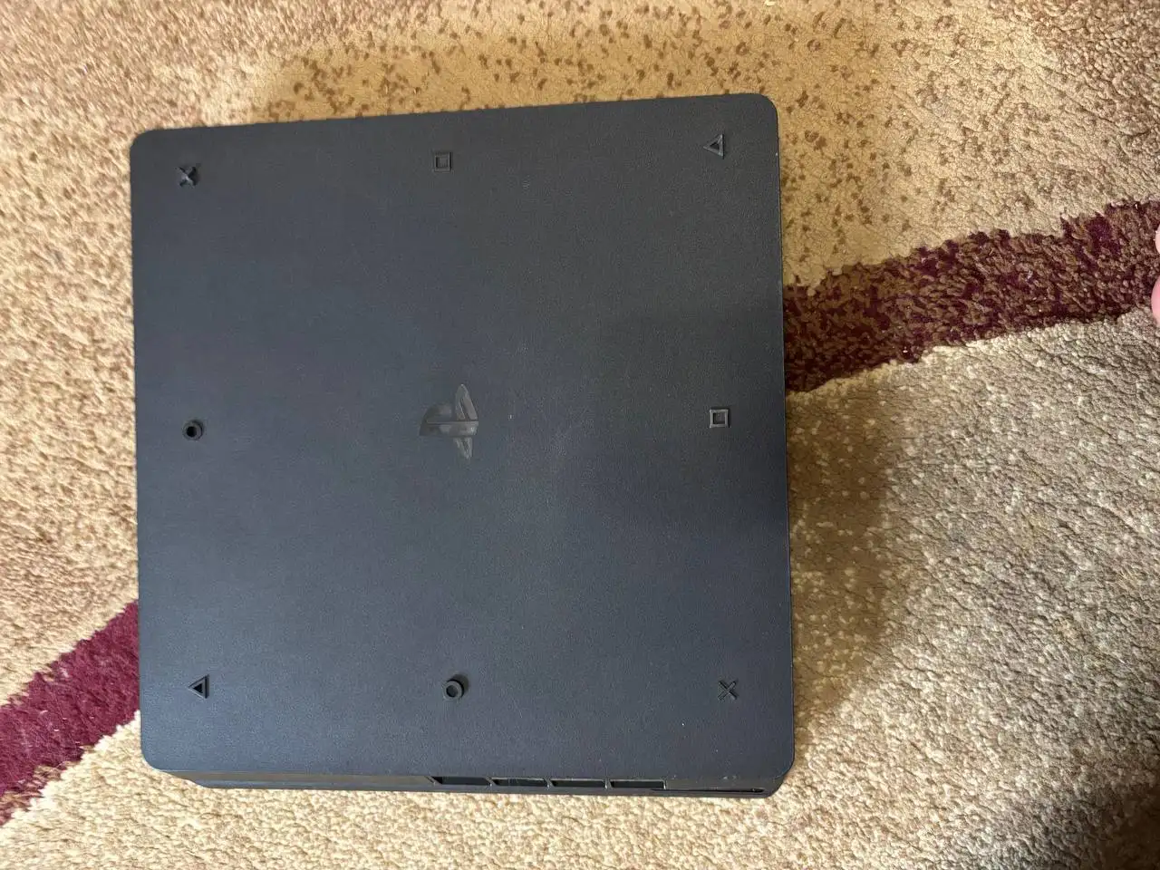 Продам PlayStation 4 Slim с двумя геймпадами - Игровые приставки (Электроника) в Саратов