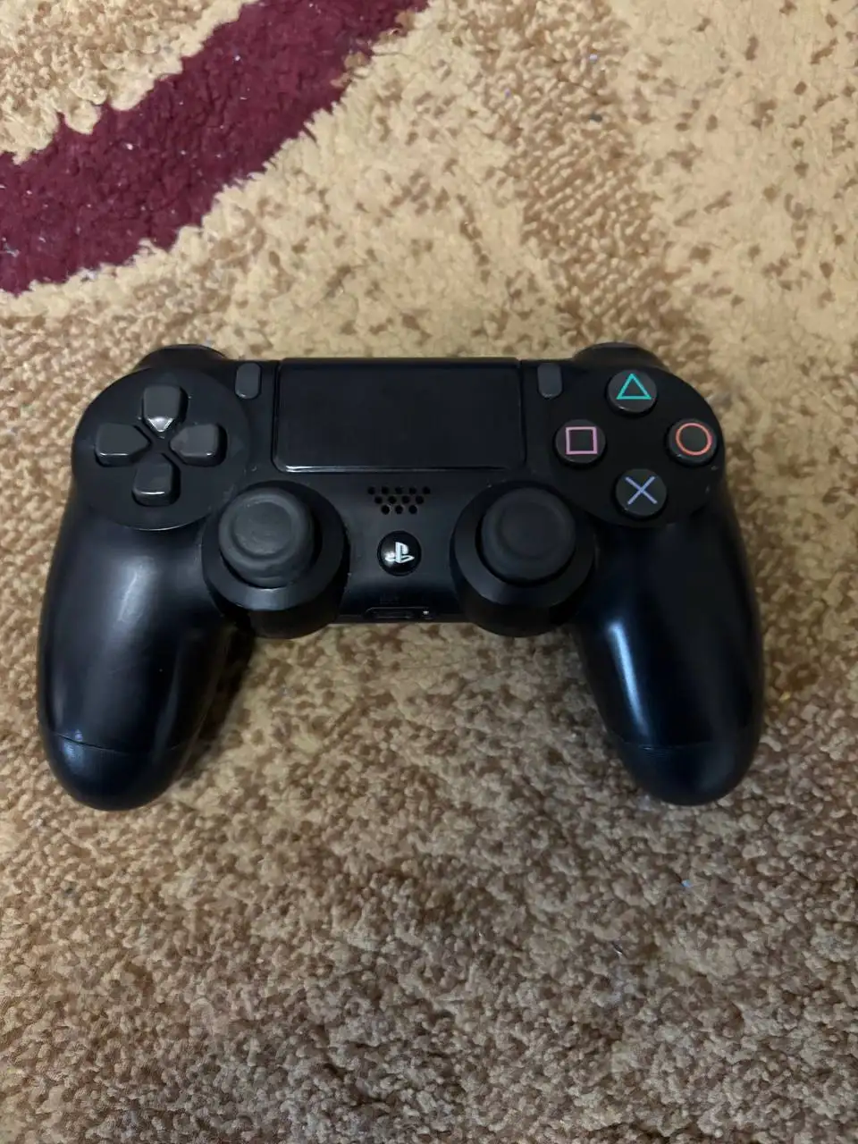 Продам PlayStation 4 Slim с двумя геймпадами - Игровые приставки (Электроника) в Саратов