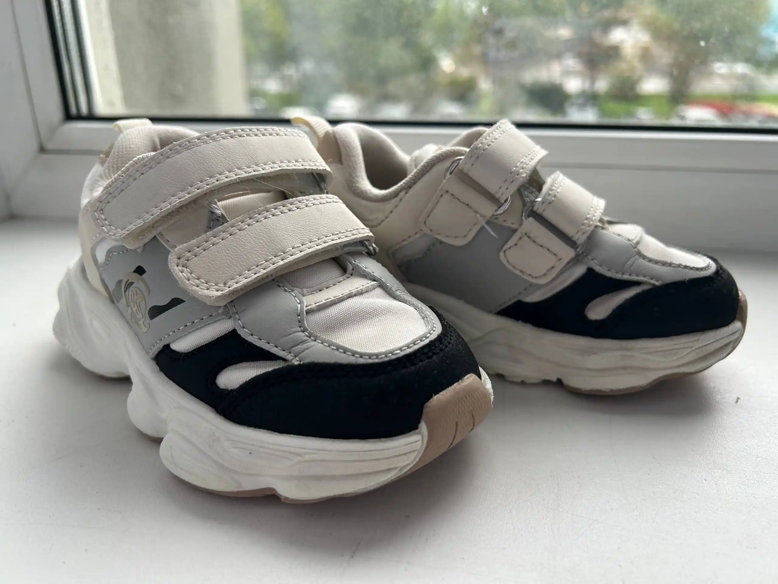 Детские кроссовки 24 размер