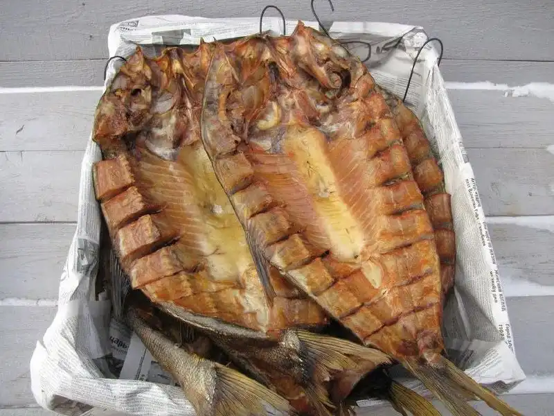 Продажа копченой рыбы, дыни и меда в Пензе