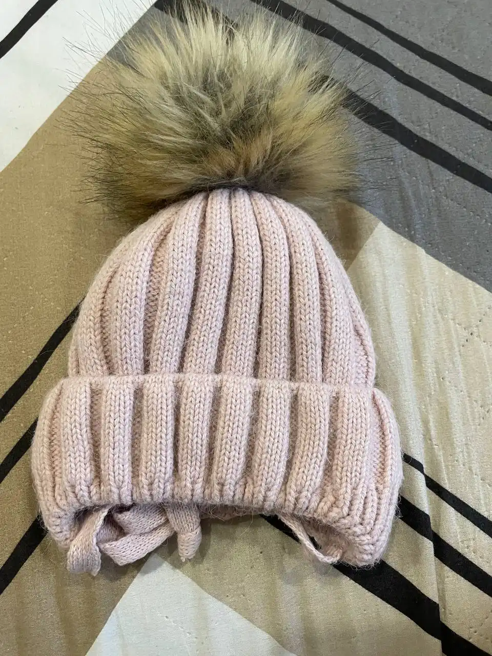 Продажа детских шапок и носков