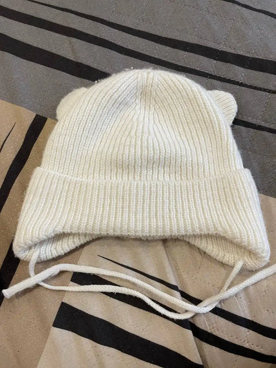 Продажа детских шапок и носков