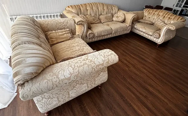 Продажа набора мебели: диван и два кресла - частное объявление в Тюмень